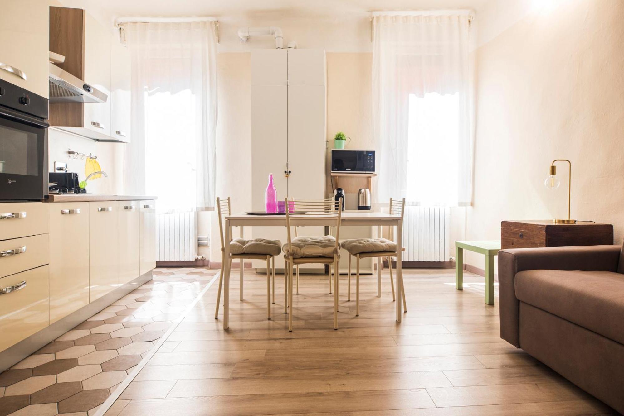 רג'ו אמיליה Reggio Center Lovely Apartments מראה חיצוני תמונה